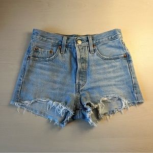 Levi’s 501 shorts 24
